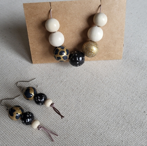 New handmade Necklace and earrings set - Picture 5 of 9